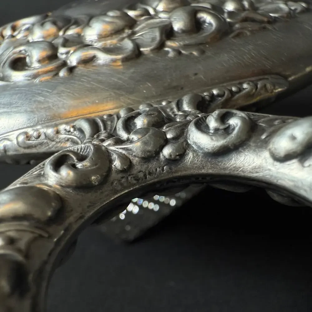 N/A this antique